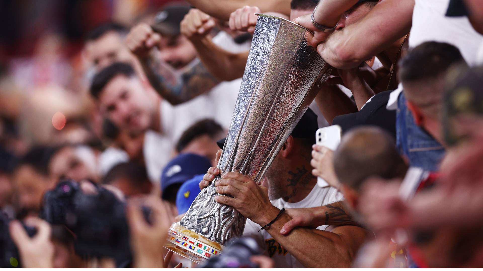 上应主动与 上应主动与